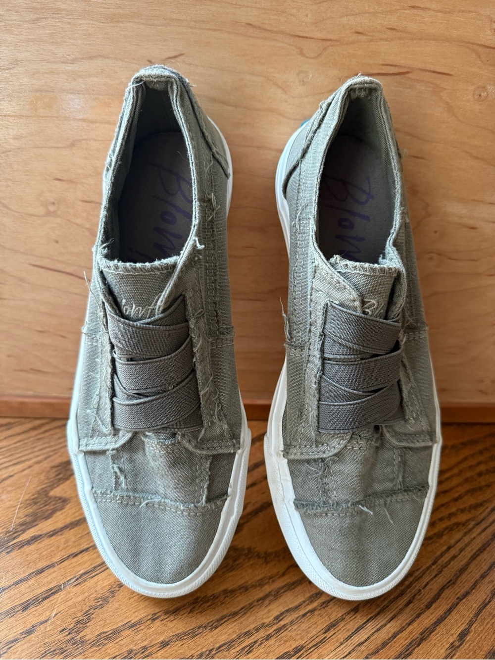 Blowfish Malibu Marley women's Olive green Slip-On Sneaker shoe size 7